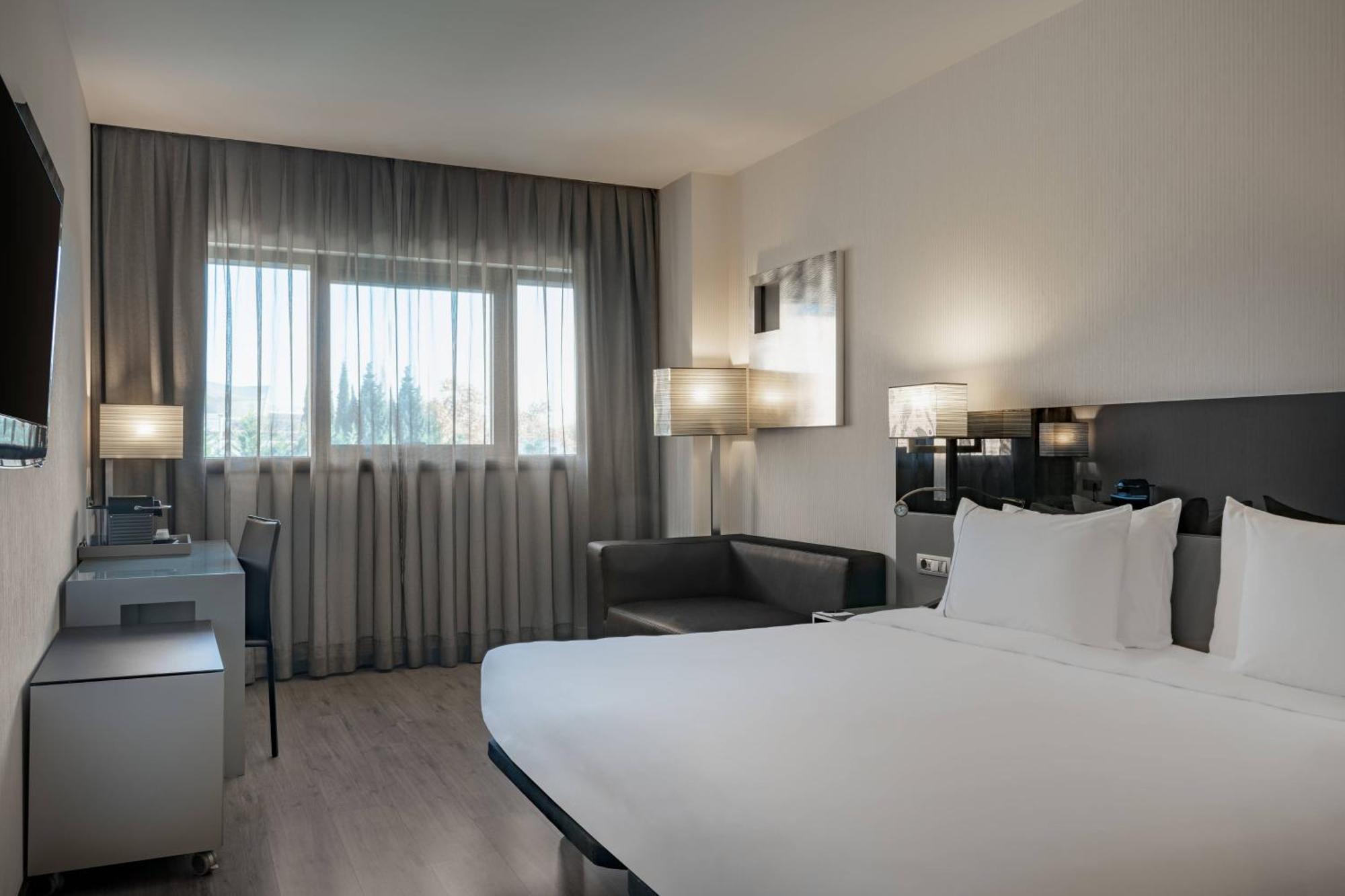 Ac Hotel Atocha By Marriott Madrid Eksteriør bilde