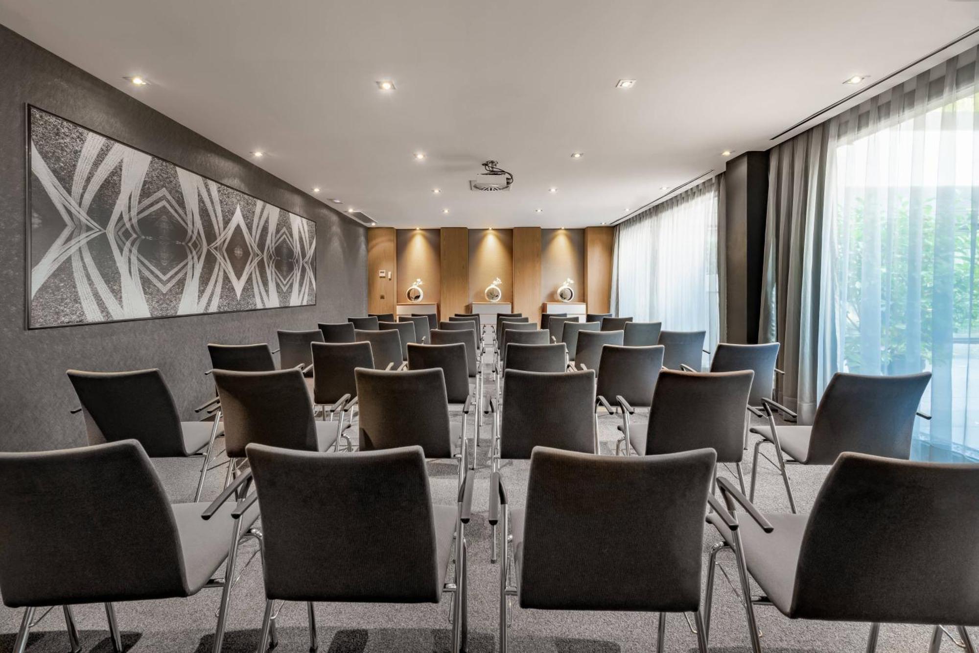 Ac Hotel Atocha By Marriott Madrid Eksteriør bilde